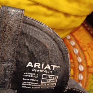 8.5 women's Ariat Western boot
